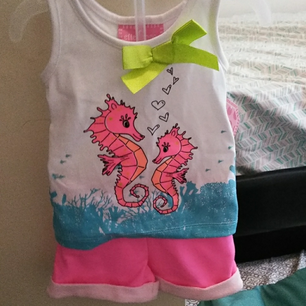 I am selling ellemenno 3 months outfit